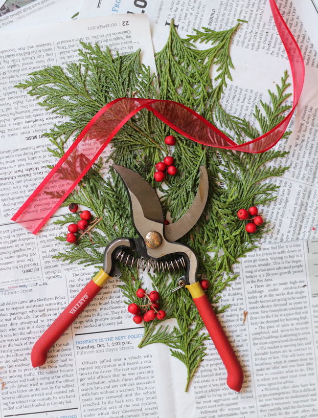20 Minute DIY Holiday Wreath | The Crafted Life