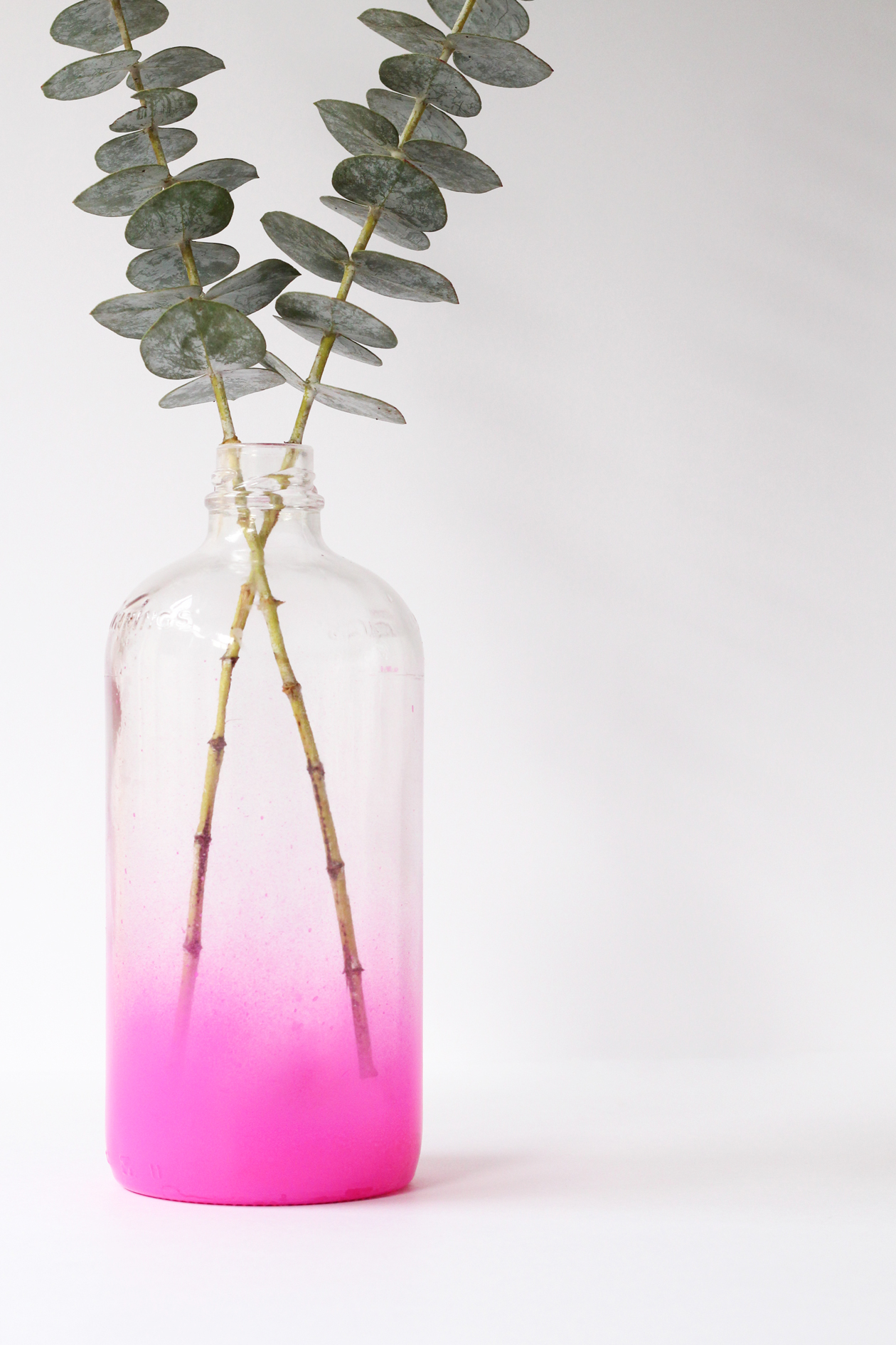 Before you recycle that bottle, turn it into a DIY vase with this easy tutorial!