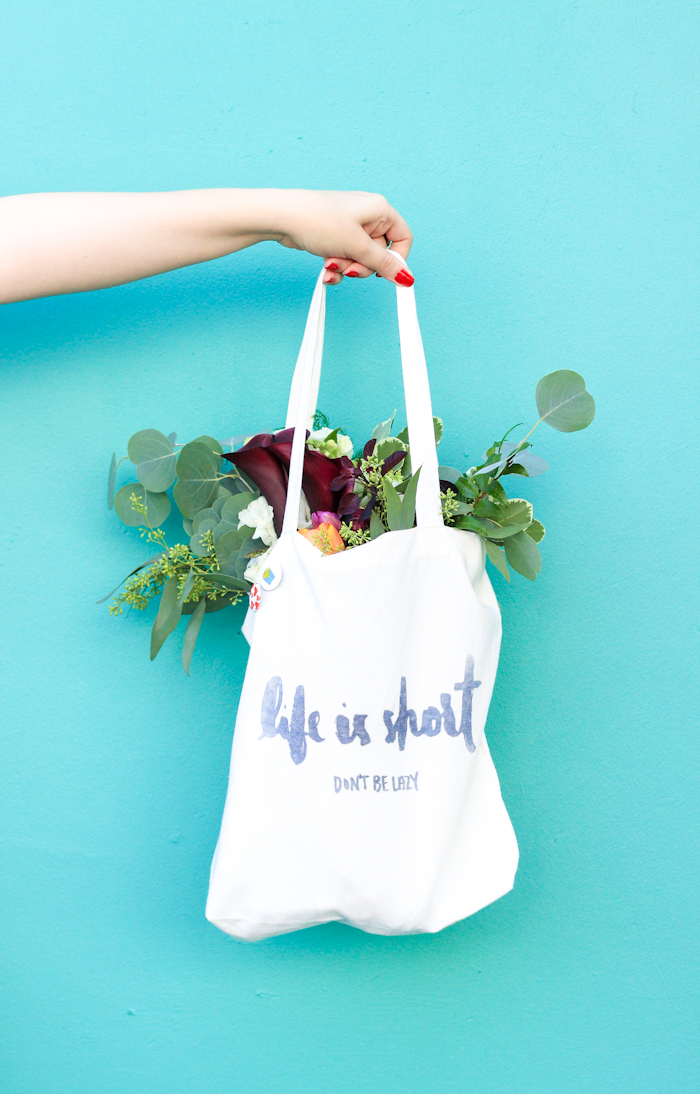 Learn how to make this DIY Iron Transfer  Tote in only 20 minutes!