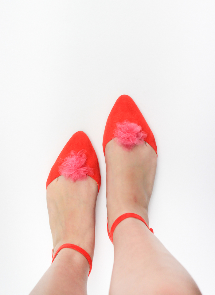 You can whip up these diy pom-pom shoes clips in 10 minutes! Only cost about a dollar to make too!
