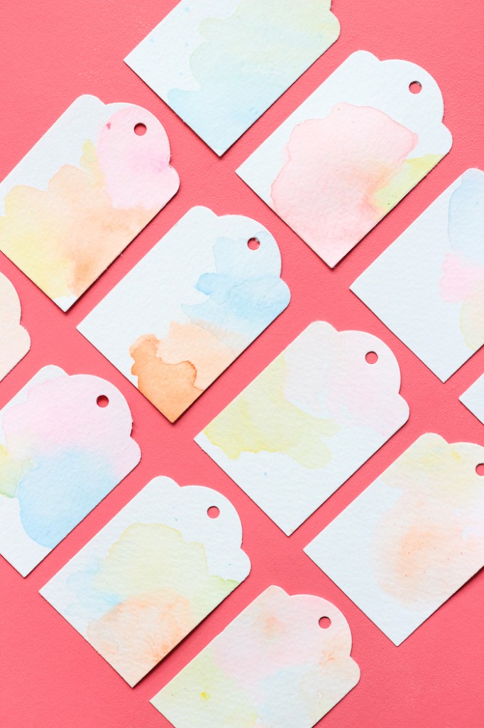 Learn how to make these watercolor gift tags in 15 minutes (and with no cleanup!)