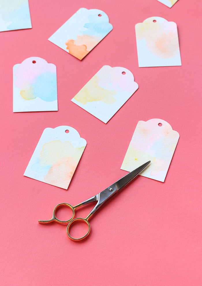 Learn how to make these watercolor gift tags in 15 minutes (and with no cleanup!)