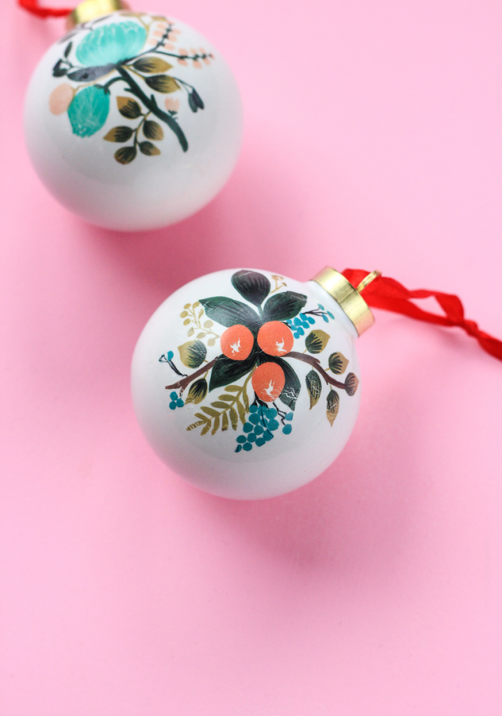 Add some artwork to your tree in 10 minutes with these diy temporary tattoo ornaments!