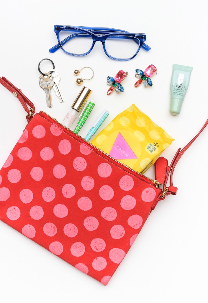 Learn how to make this polka dotted purse in 10 minutes!