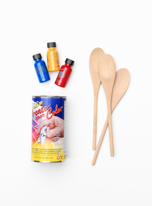 Add some grip to your wooden spoons with this plastic dipping tutorial. Only takes 15 minutes!