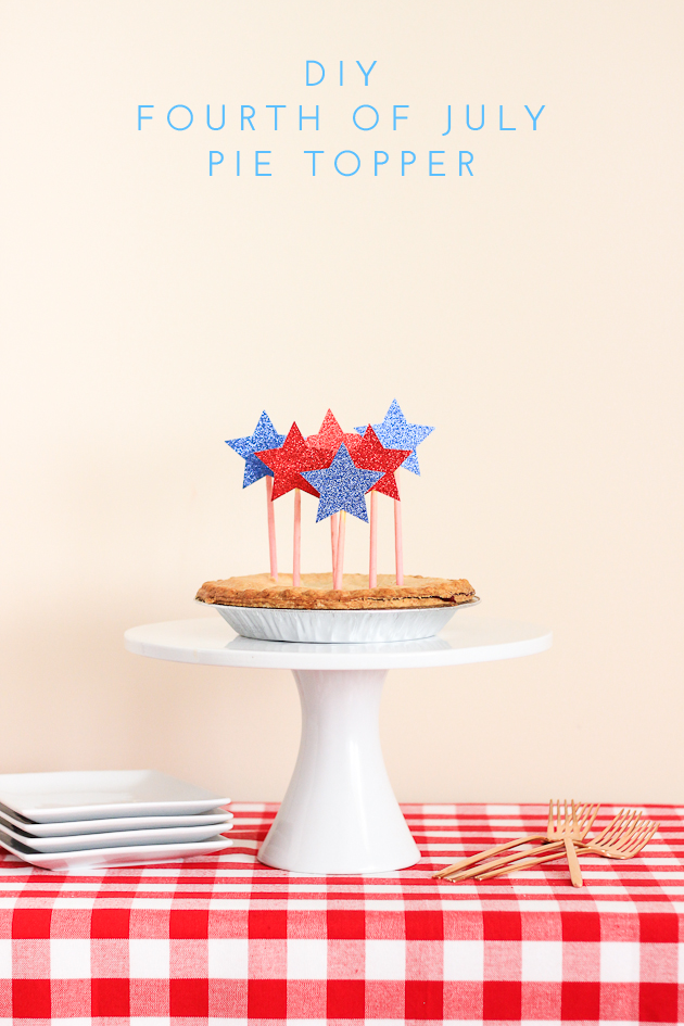 Be the hit of the BBQ with this DIY Fourth of July pie topper! 