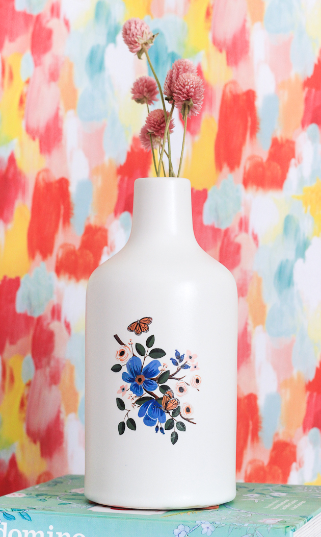 Give a basic ceramic vase a makeover with this 2 minute DIY