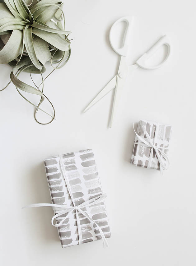 10 Free Printable Gift Wrap Downloads for Christmas