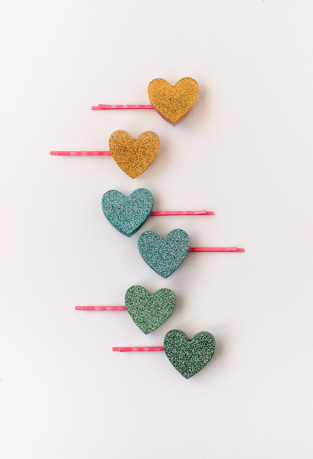 Add some flair to your hair with these DIY glitter hair pins! Click through for video tutorial.