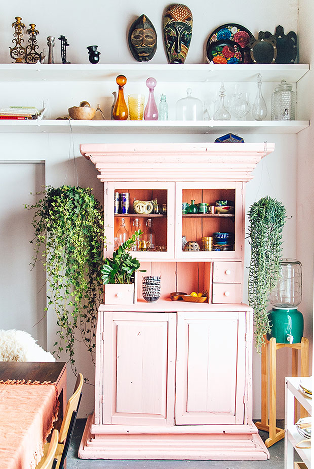 How to decorate with millennial pink!