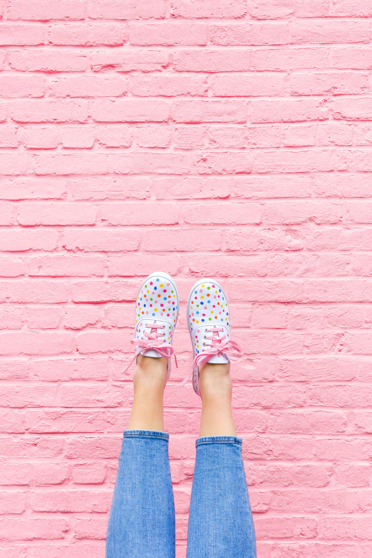 Want Kate Spade Shoes but don't have the budget? Try this easy DIY! Add color to your step with these DIY Confetti Shoes! Polka dot shoes every looked this cute.