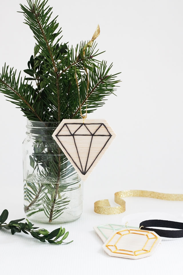 25 DIY Christmas Ornaments