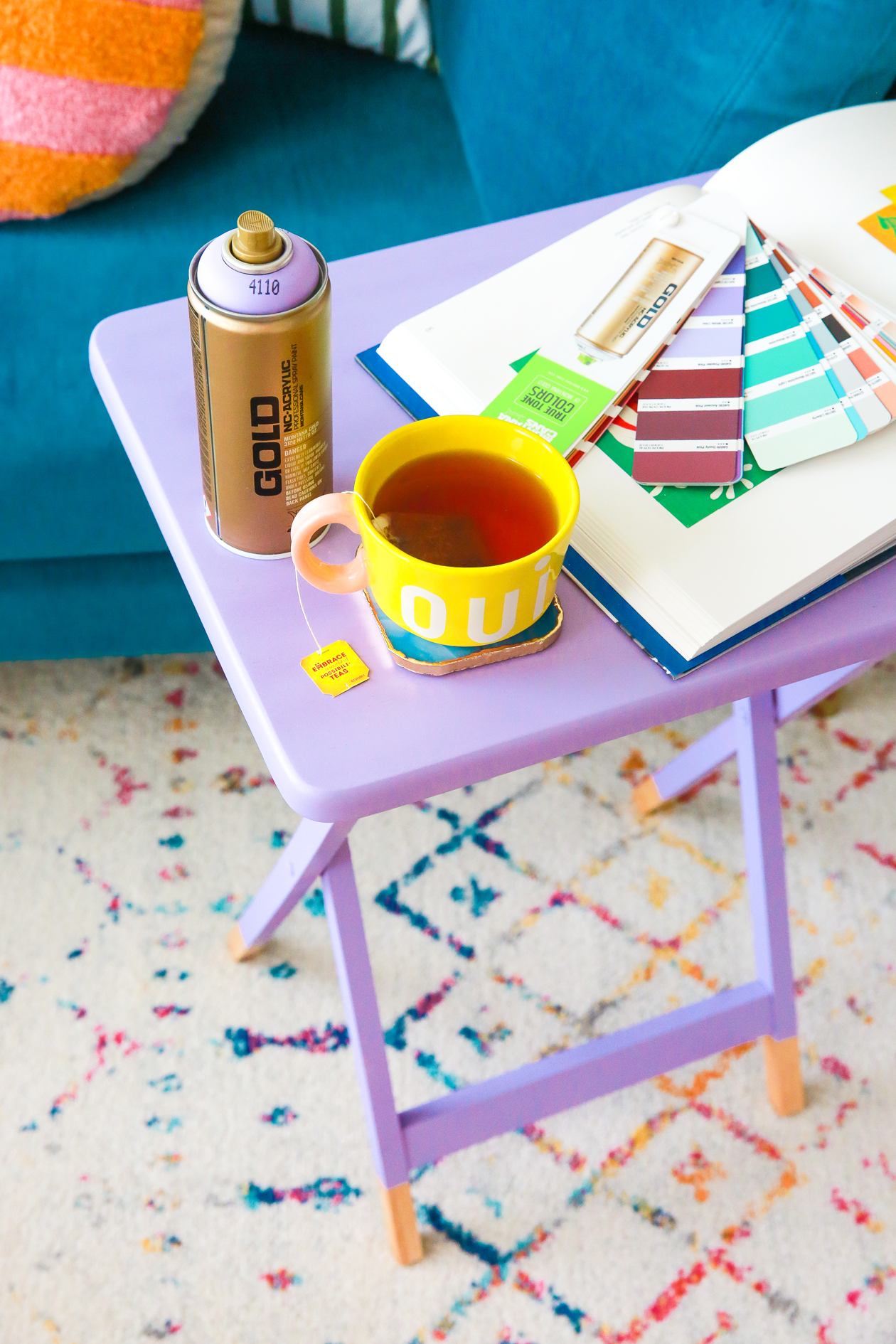 Learn how to paint a tv tray with this colorful  DIY! A Colorful TV Tray makeover than anyone can do!