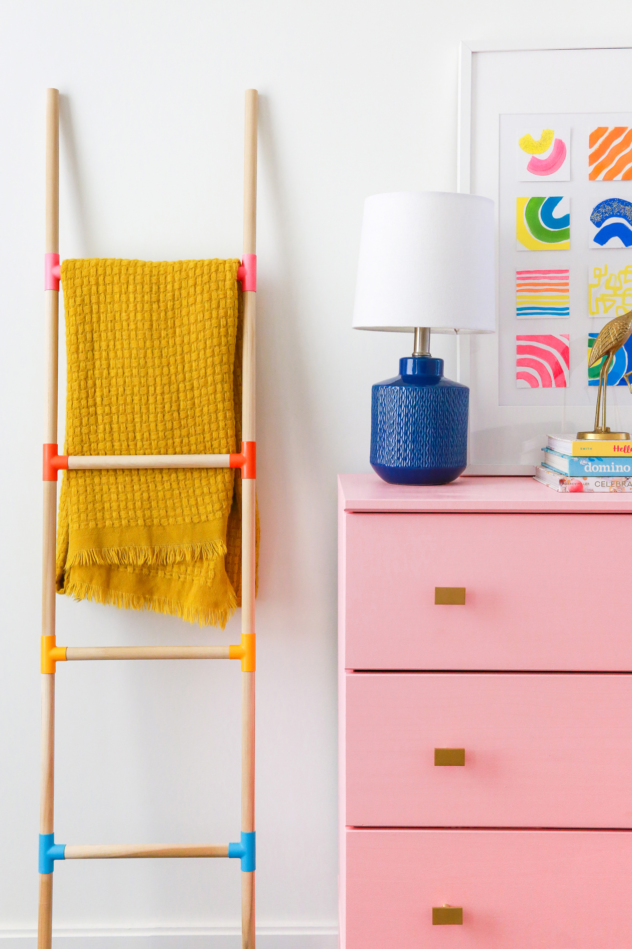 Create a place to store your blankets and bring some color to your home with this easy project! This DIY Wooden Dowel Blanket Ladder is perfect for winter and fall!