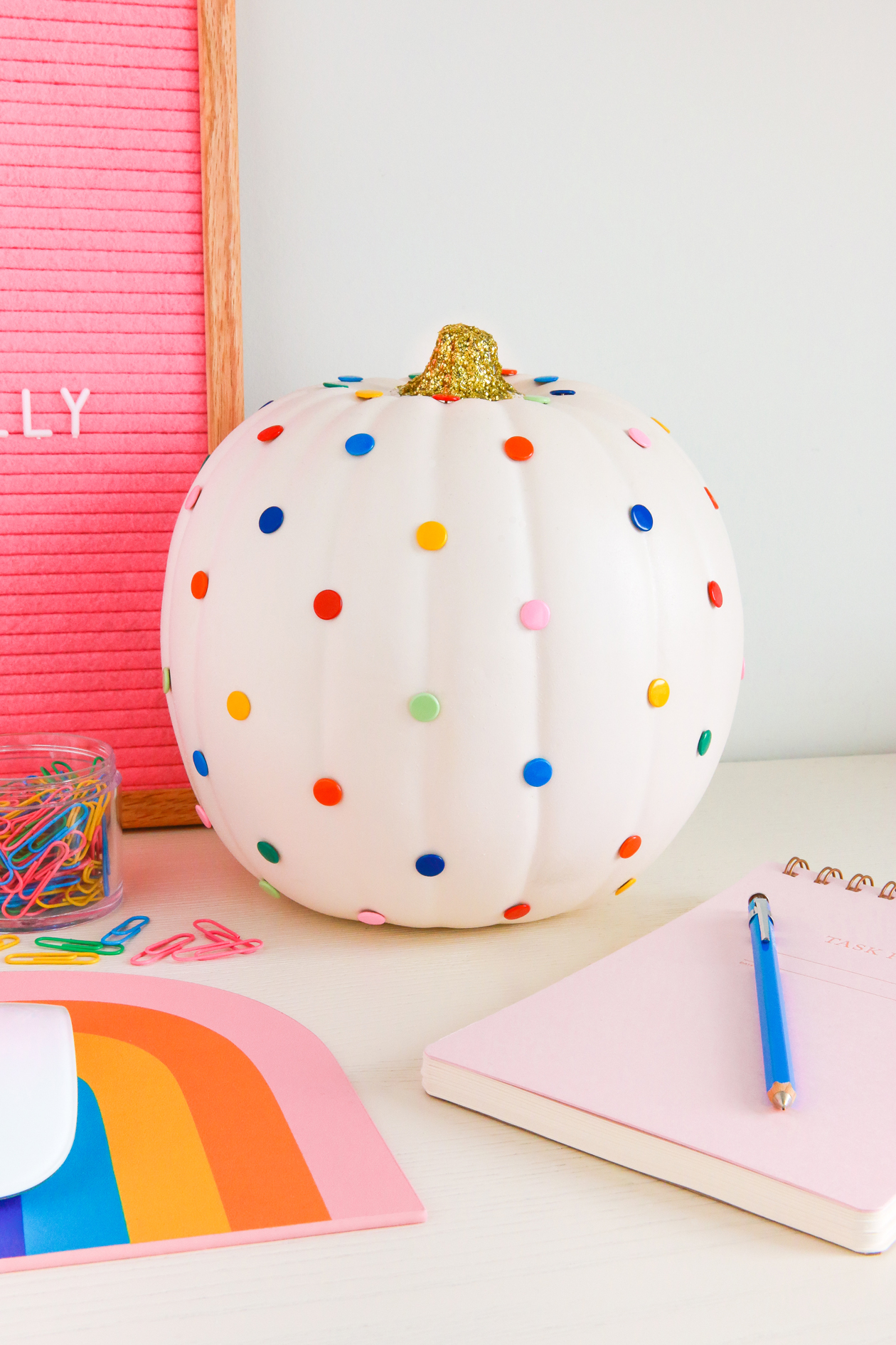 Looking for ways to decorate pumpkins for Halloween? Make this DIY Push Pin Pumpkin in a few minutes! It's cute, colorful, functional, and perfect for Halloween!