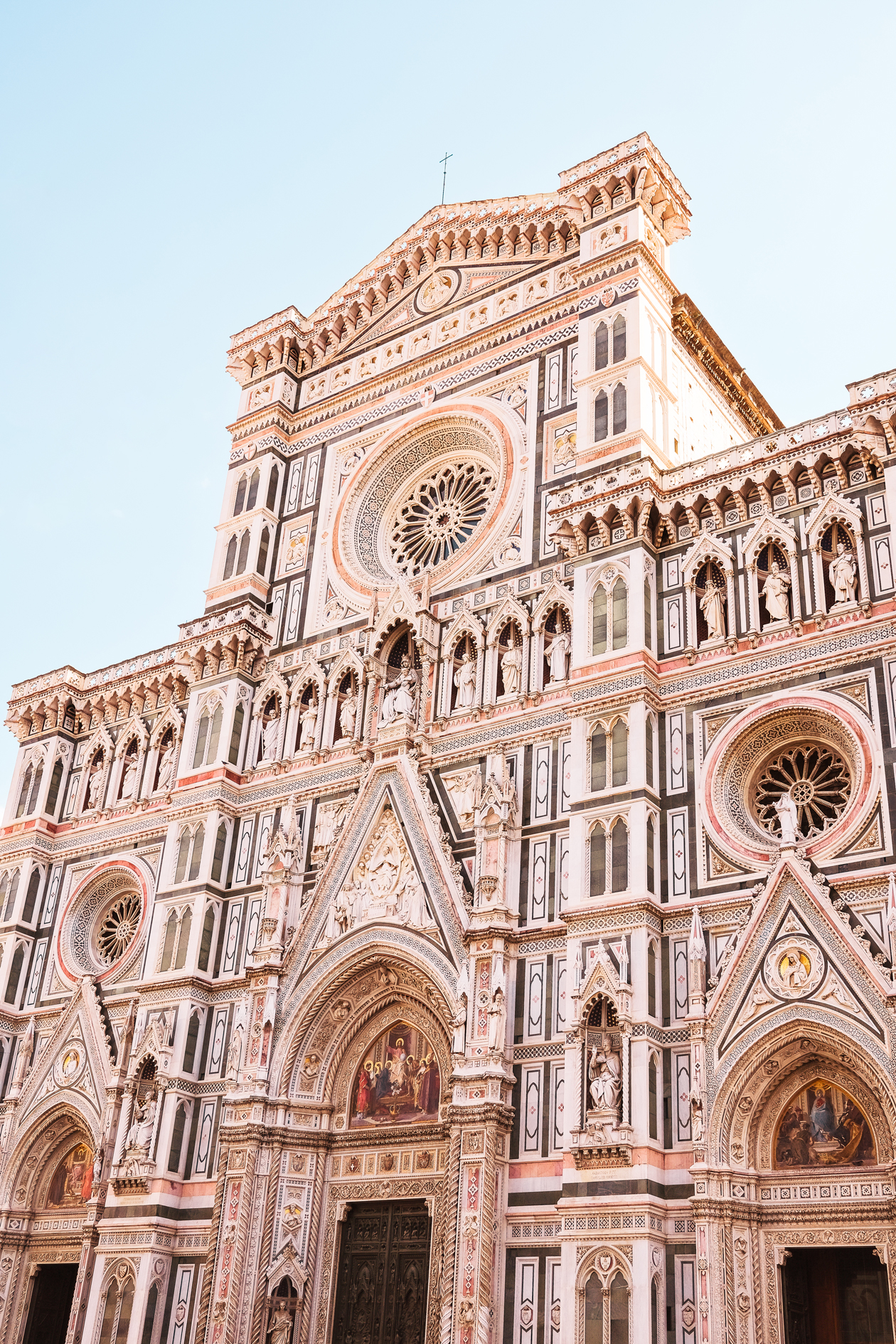 We went to Italy for our honeymoon and here's how we spent 5 days in Florence. If you want a travel guide to Florence, Italy (including where to shop, what to eat, and what to do) this is it. Photo taken at the Duomo